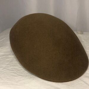 COUNTRY GENTLEMEN Tan 100% wool Ascot felt cap. Size Large.
